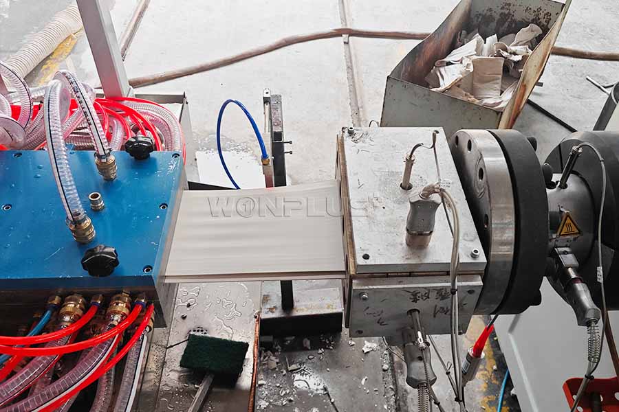 شركة WONPLUS تُدشّن بنجاح خط إنتاج ألواح السقف المصنوعة من مادة PVC