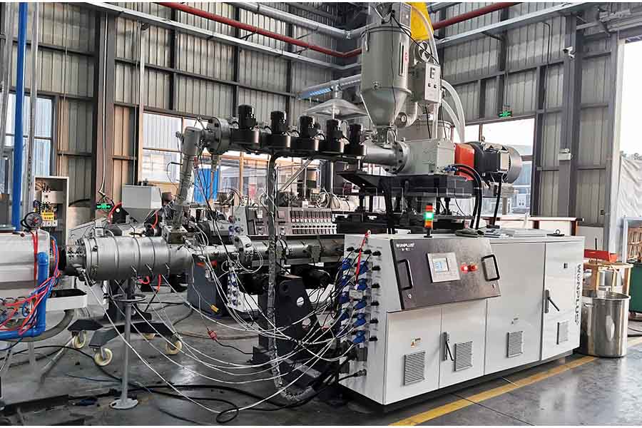 PPR HDPE 20-110mm 3 طبقات آلة تصنيع الأنابيب التكليف في المصنع