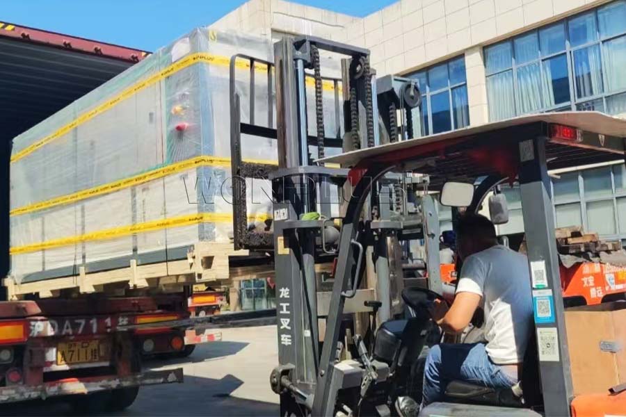 خط بثق أنابيب PVC مصمم خصيصًا وخط حبيبات PVC من WONPLUS، يتم شحنهما بعناية